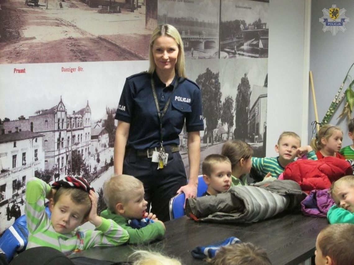 Uczniowie z zerówki SP3 u pruszczańskich policjantów