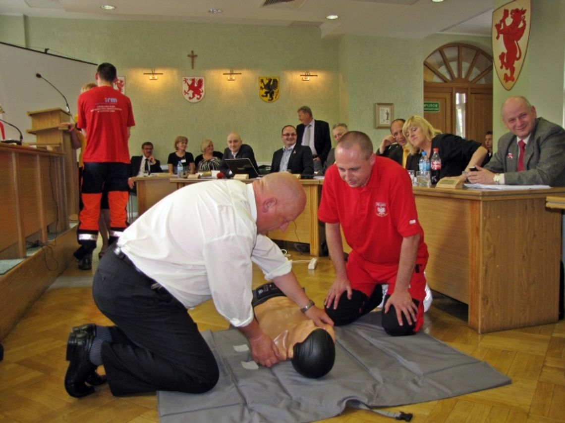 Uczyli radnych ratować życie Uczyli radnych ratować życie