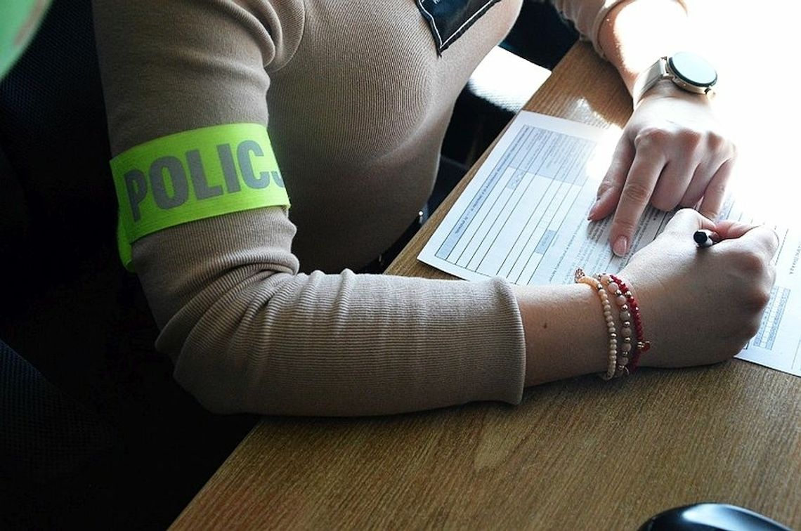 Udaremnili oszustwo ,,na policjanta”- zatrzymali 16-letnią oszustkę Udaremnili oszustwo ,,na policjanta”- zatrzymali 16-letnią oszustkę