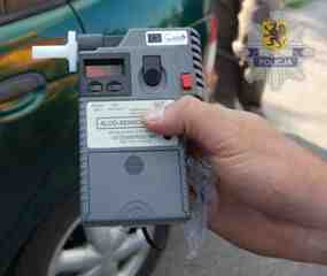 Uderzył w auto na czerownym świetle