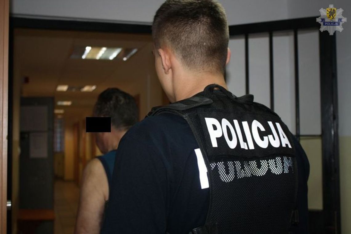 Ugodził swoją żonę nożem, kiedy spała Ugodził swoją żonę nożem, kiedy spała