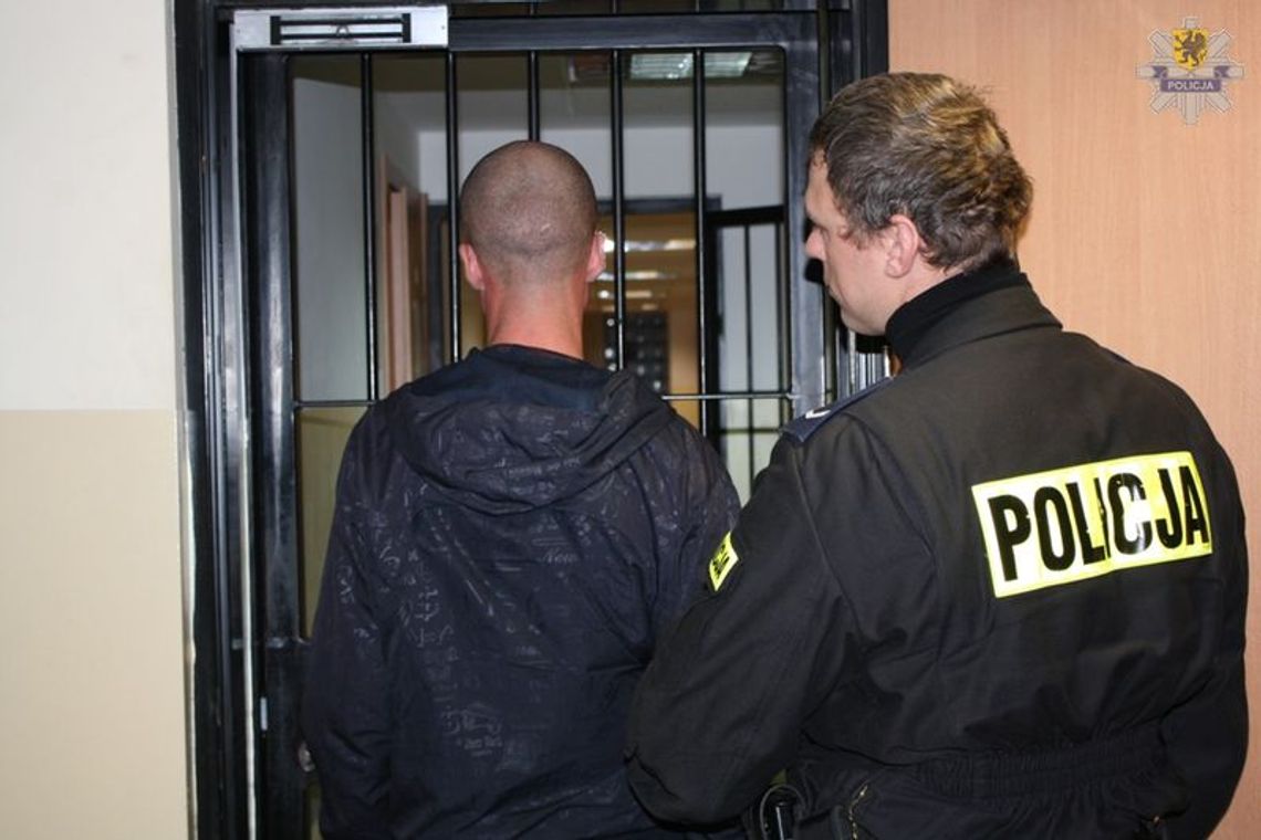 Ukradł komputer z baru na plaży