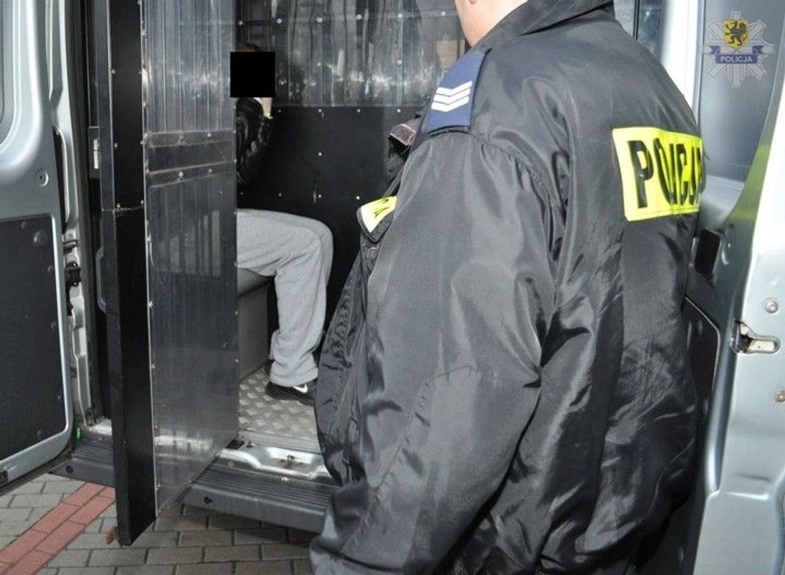 Ukradł kurtkę, groził nożem Ukradł kurtkę, groził nożem