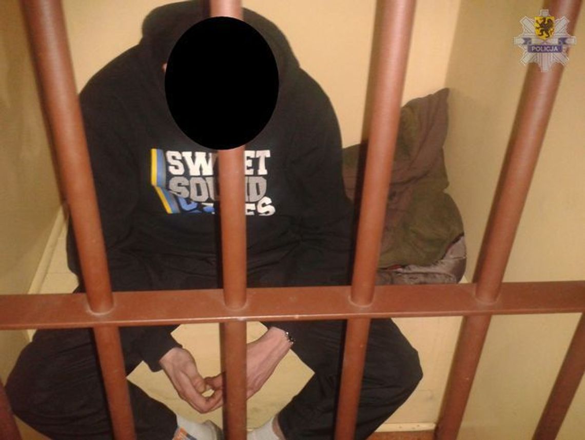 Ukradli 18 butelek whisky. Wpadli, gdy wrócili po więcej Ukradli 18 butelek whisky. Wpadli, gdy wrócili po więcej