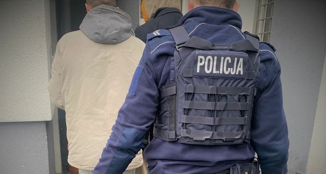 Ukradli 26 opakowań kaw i kosz na zakupy. Jeden ze sprawców odpowie w recydywie Ukradli 26 opakowań kaw i kosz na zakupy. Jeden ze sprawców odpowie w recydywie