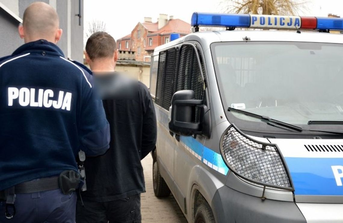 Ukradli mercedesa i rozebrali na części. Paserzy zatrzymani