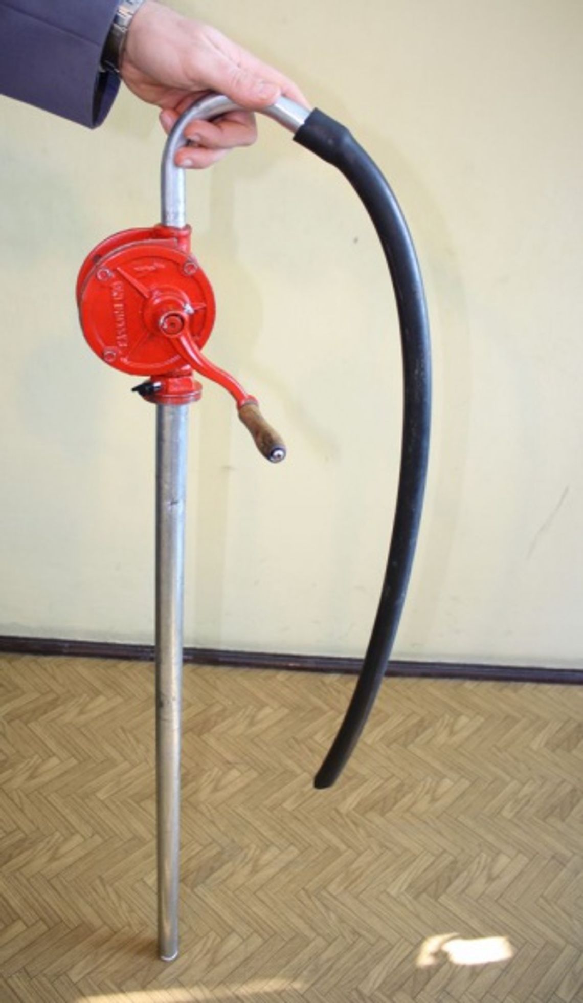 Ukradli ponad 2 tys. litrów oleju napędowego! Ukradli ponad 2 tys. litrów oleju napędowego!