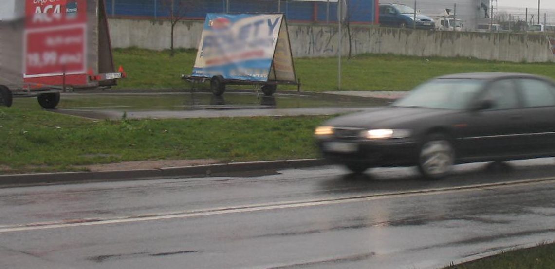 Ul. Jagiellońska. Droga się urywa. Skrót... nie do pokonania Ul. Jagiellońska. Droga się urywa. Skrót... nie do pokonania
