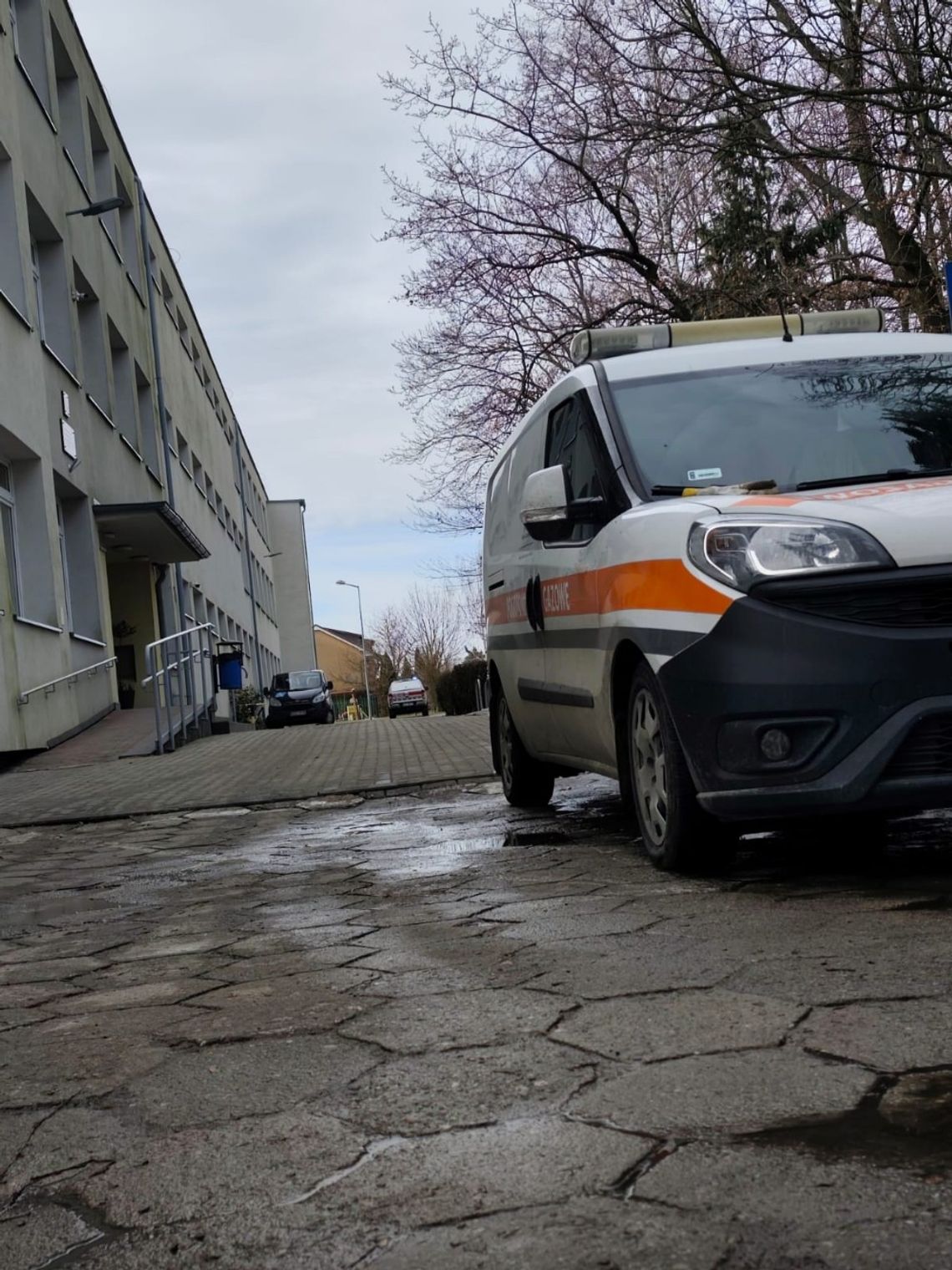 Ulatniajacy się gaz w szkole