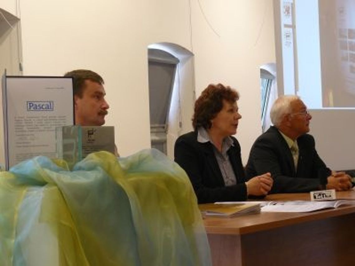 Unijne cuda - dołożyli „cegiełkę”, a samorząd podziękował Unijne cuda - dołożyli „cegiełkę”, a samorząd podziękował