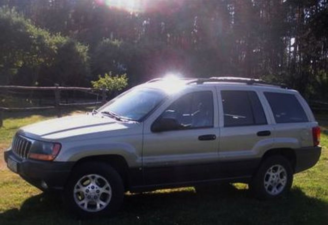 Uprowadzono kobietę złotym terenowym Jeep Grand Cherokee Uprowadzono kobietę złotym terenowym Jeep Grand Cherokee