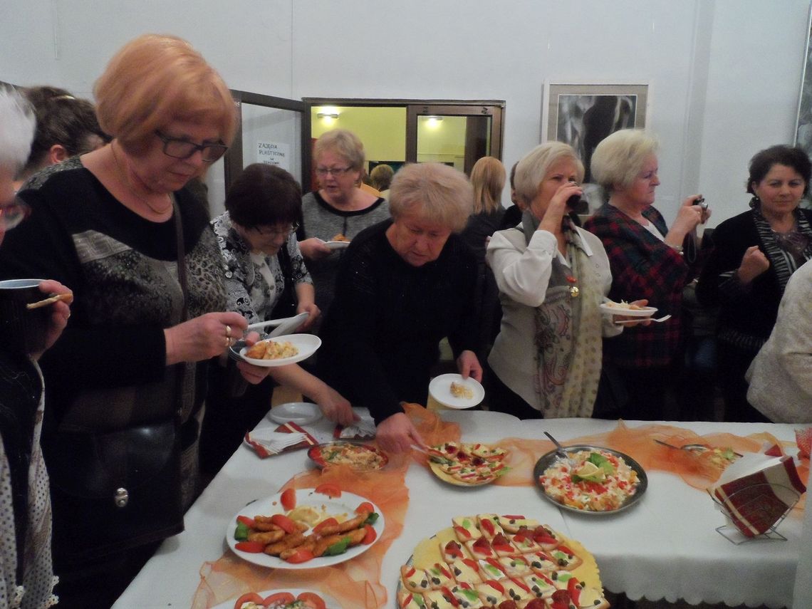 Uroczyste świętowanie studentów Uniwersytetu Trzeciego Wieku Uroczyste świętowanie studentów Uniwersytetu Trzeciego Wieku