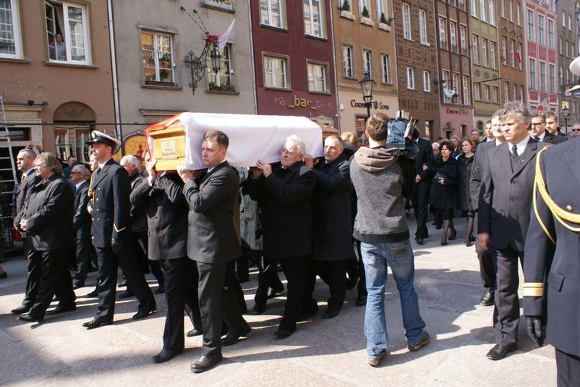 Uroczystości pogrzebowe ofiar katastrofy pod Smoleńskiem Uroczystości pogrzebowe ofiar katastrofy pod Smoleńskiem