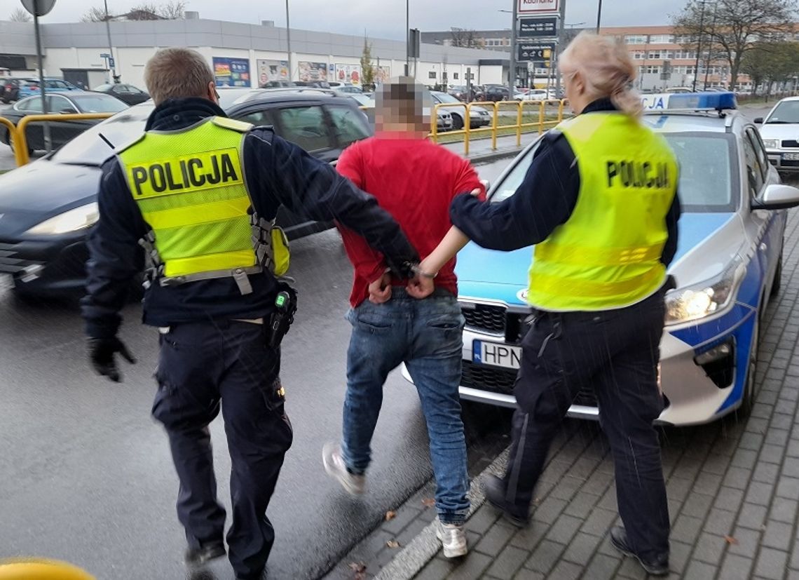 Usłyszeli, że jeden z nich jest zatrzymany, zaatakowali policjantów Usłyszeli, że jeden z nich jest zatrzymany, zaatakowali policjantów