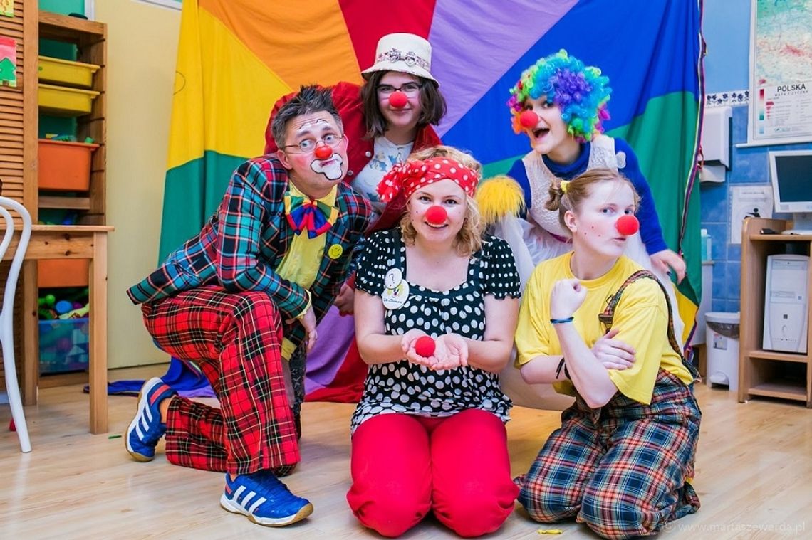 „Uśmiech dla seniora”: Fundacja „Dr Clown” świętuje Dzień Seniora w Gdańsku i 13 miejscowościach