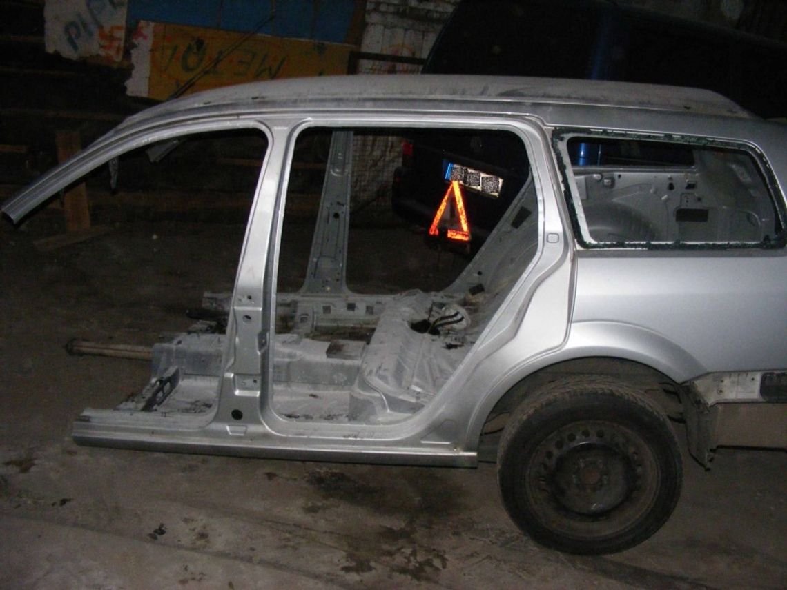 Ustawiony złodziej ukradł samochód 