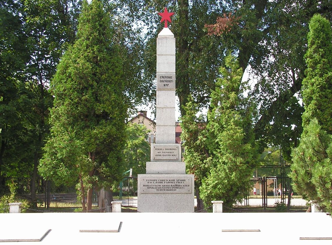 Usunąć czy zostawić? Co z pomnikiem i czerwoną gwiazdą? Usunąć czy zostawić? Co z pomnikiem i czerwoną gwiazdą?