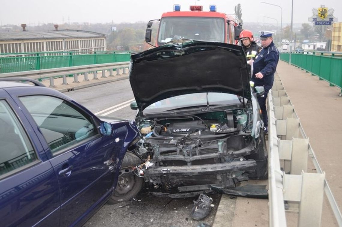 Uszkodzonych 6 aut ma moście w Pruszczu Gdańskim Uszkodzonych 6 aut ma moście w Pruszczu Gdańskim