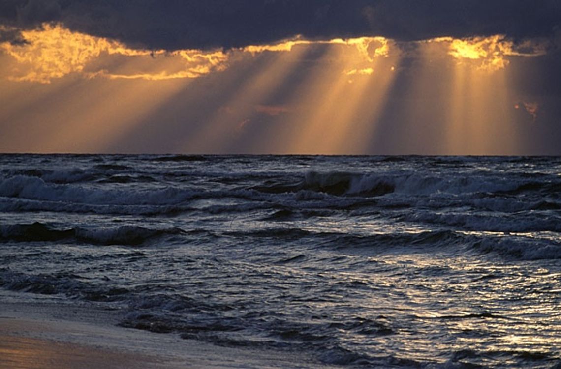 Utonął chłopak w morzu – zalała go wysoka fala