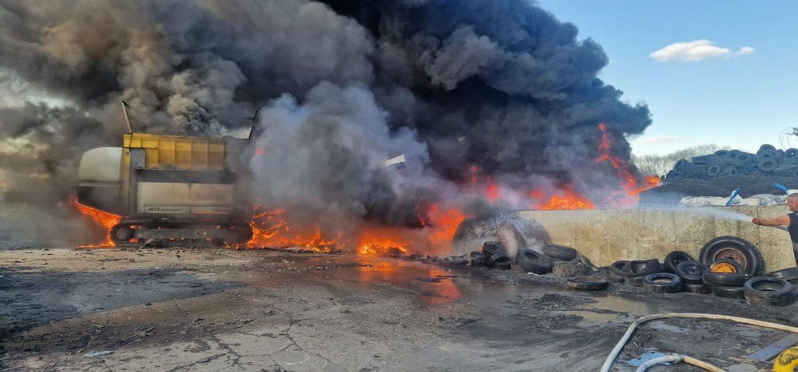 UWAGA! Pożar na terenie firmy przetwarzającej opony
