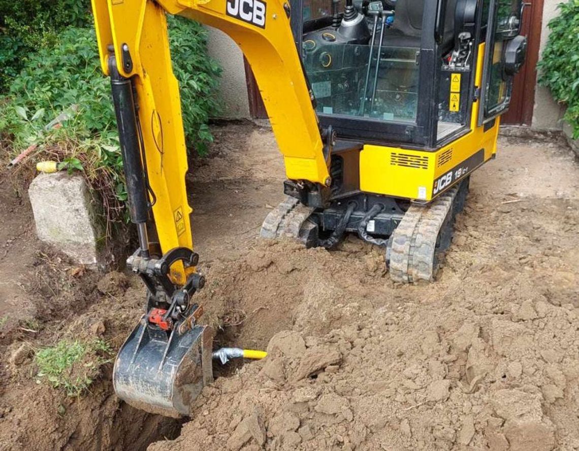 UWAGA! Uszkodzenie sieci gazowej. GAZ INTENSTYWNIE SIĘ ULATNIA !! UWAGA! Uszkodzenie sieci gazowej. GAZ INTENSTYWNIE SIĘ ULATNIA !!