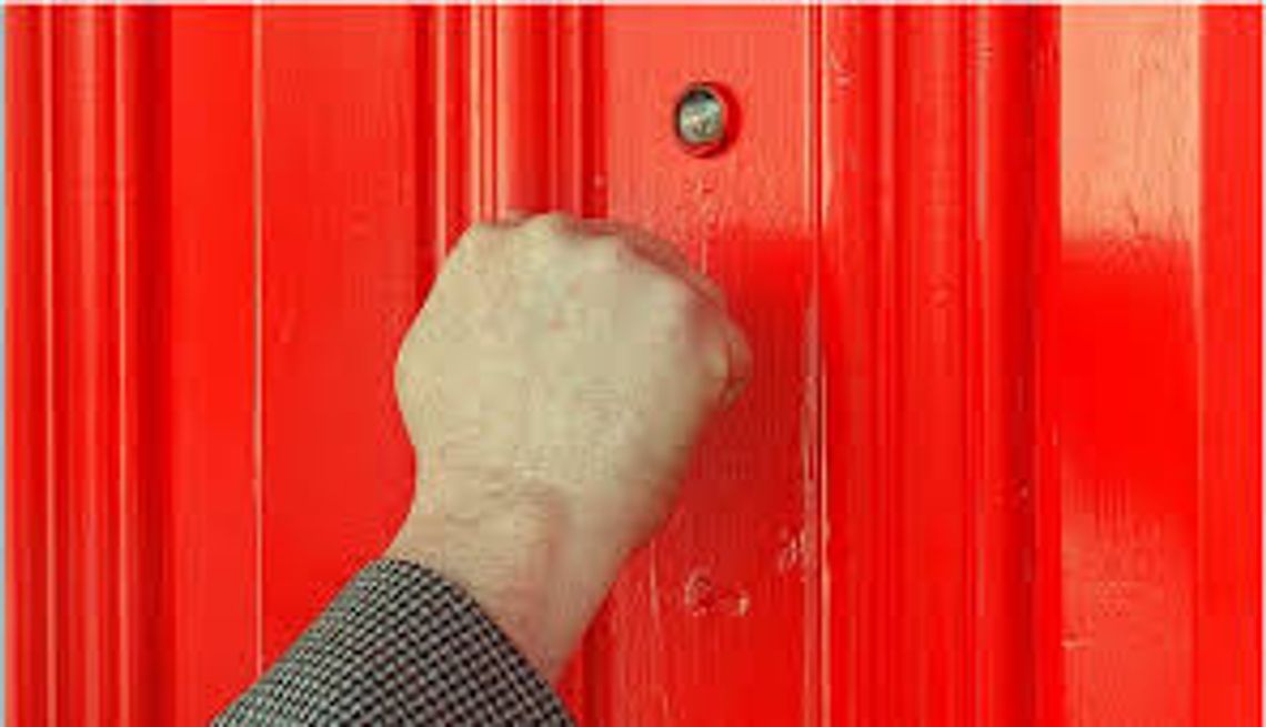 Uważaj kogo wpuszczasz za próg Uważaj kogo wpuszczasz za próg