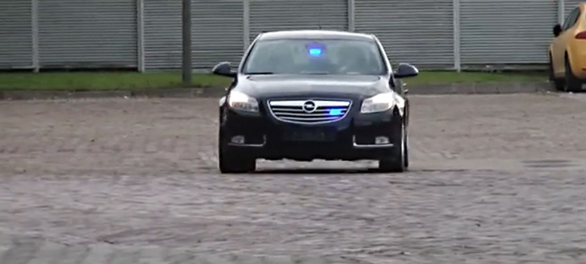 [VIDEO] Nowe, nieoznakowane Ople Insignia dla policjantów 