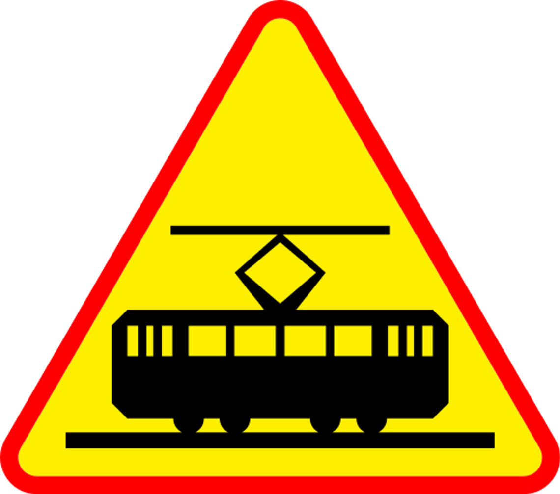 Volkswagen wjechał pod tramwaj, trzy osoby ranne
