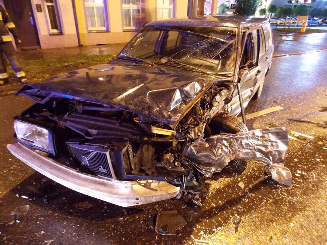 W centrum Sopotu zjechał na przeciwległy pas ruchu i uderzył w auta W centrum Sopotu zjechał na przeciwległy pas ruchu i uderzył w auta