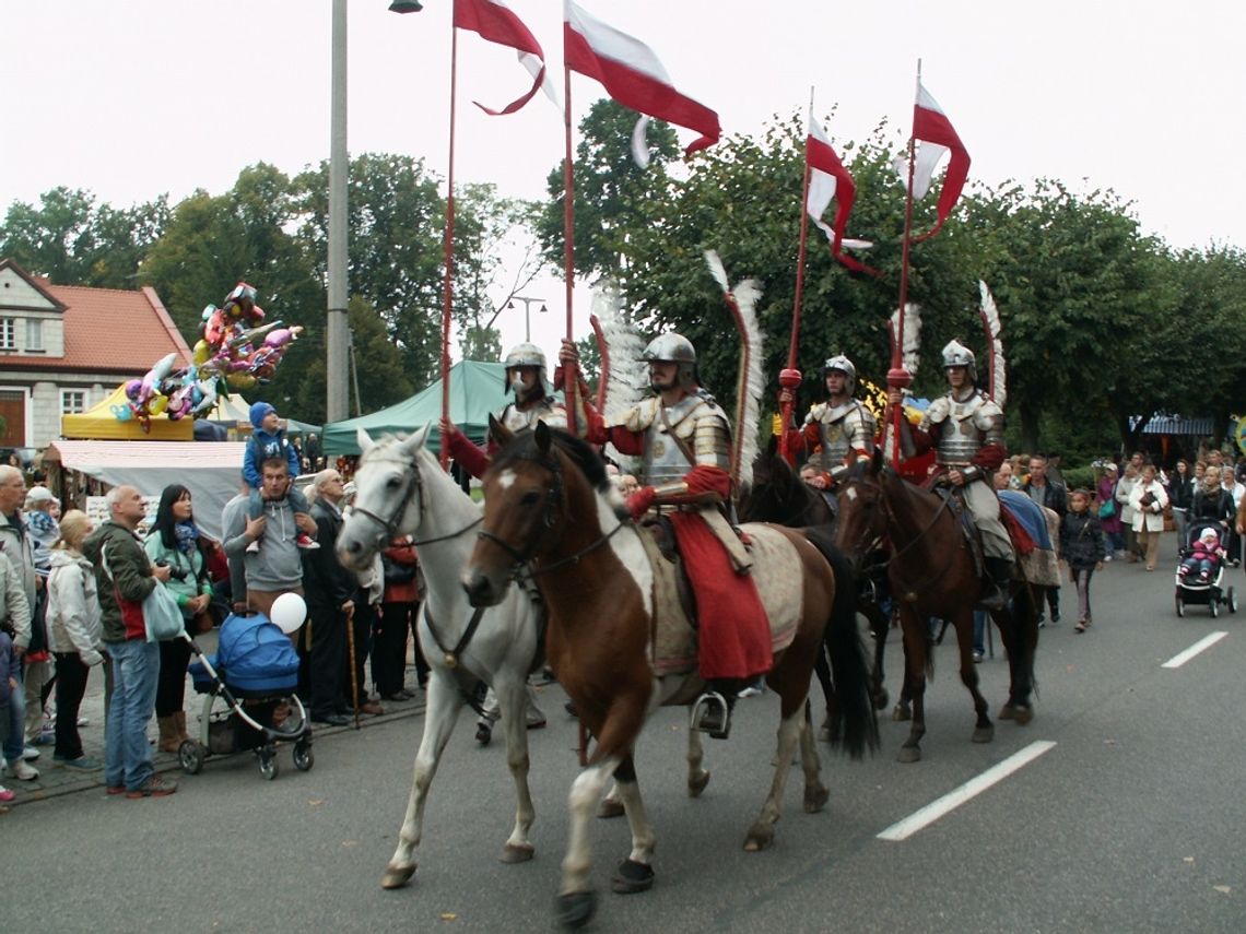 W cieniu gotyckiej katedry gwar współczesności W cieniu gotyckiej katedry gwar współczesności