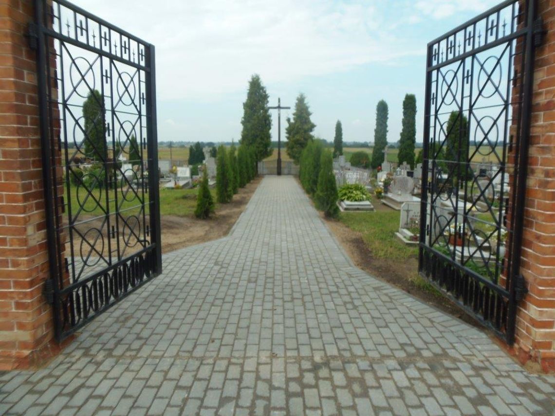 W czynie społecznym mieszkańcy wybudowali chodnik. Dziwne? W czynie społecznym mieszkańcy wybudowali chodnik. Dziwne?