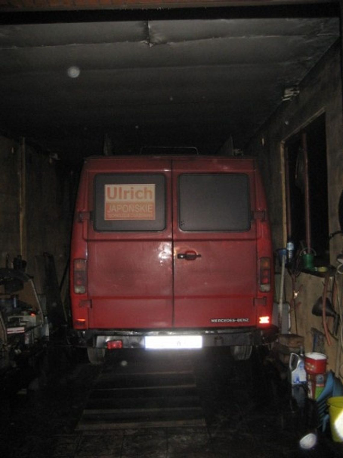 W garażu palił się samochód W garażu palił się samochód