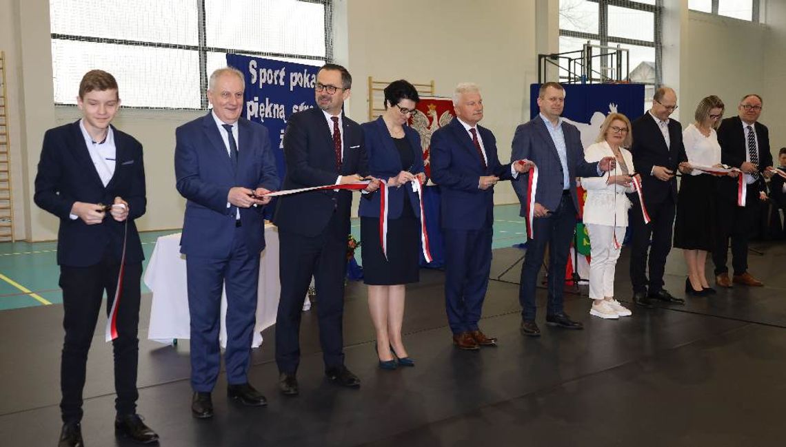 W Kamienicy Szlacheckiej i Klukowej Hucie (Gmina Stężyca) otwarto hale widowiskowo-sportowe