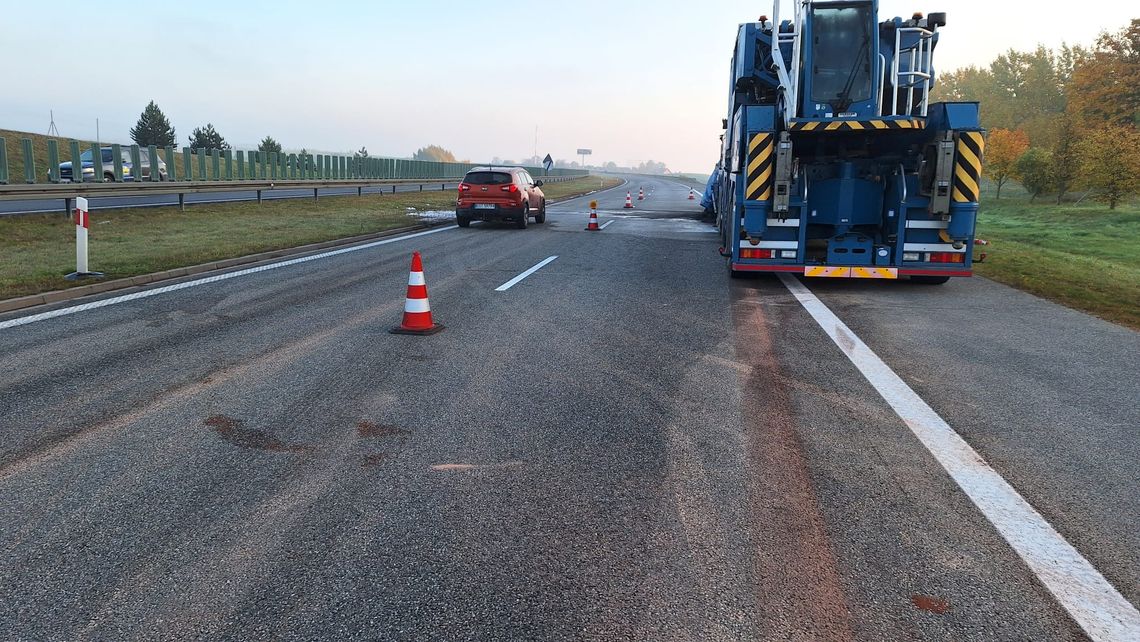 W nocy drogowcy zamkną autostradę w kierunku Gdańska. Z jezdni usuwany będzie spalony dźwig W nocy drogowcy zamkną autostradę w kierunku Gdańska. Z jezdni usuwany będzie spalony dźwig