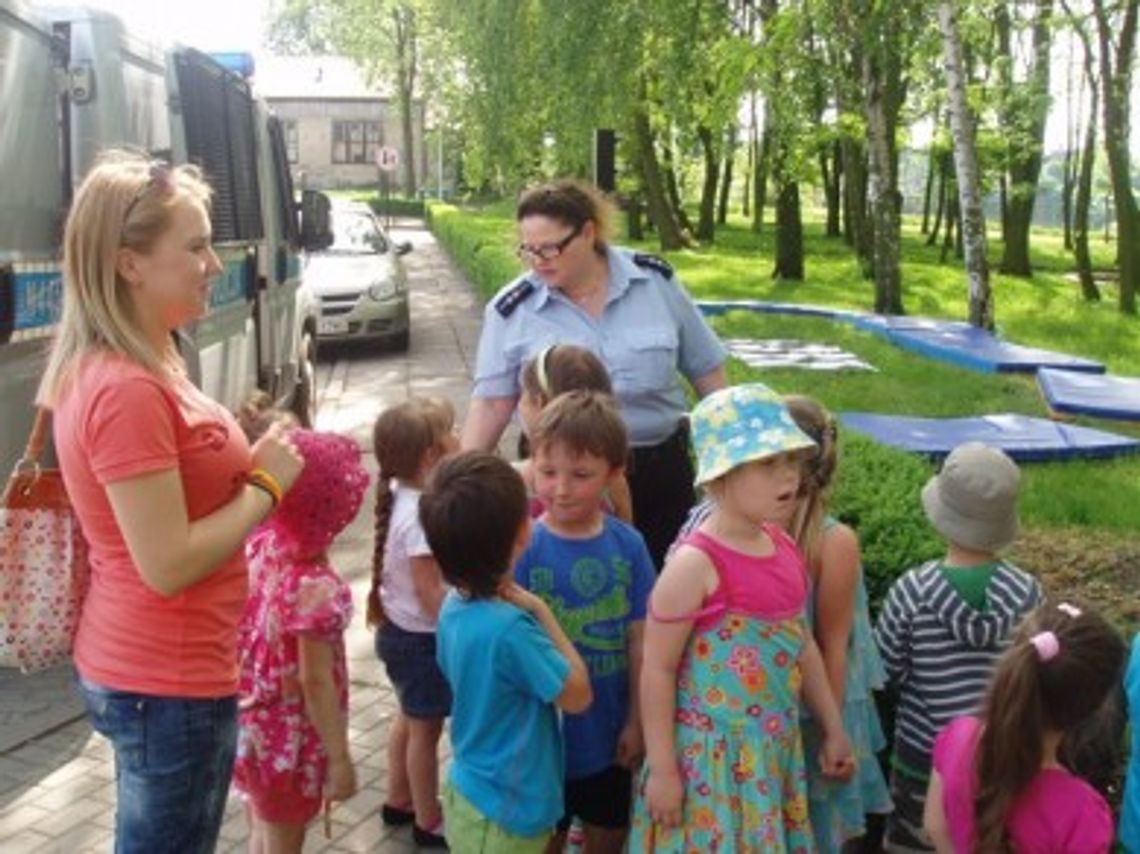 W parku o bezpieczeństwie najmłodszych. W parku o bezpieczeństwie najmłodszych.