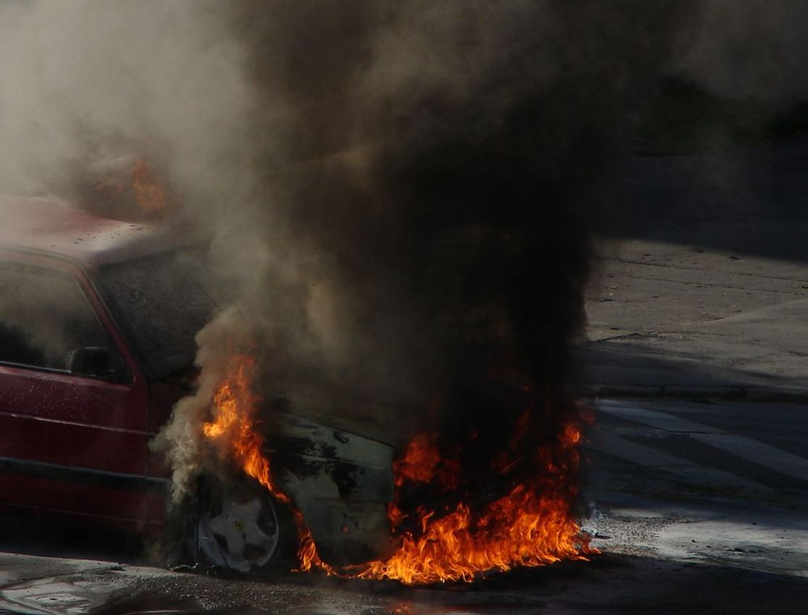W Semlinie spłonął garaż razem z samochodem W Semlinie spłonął garaż razem z samochodem