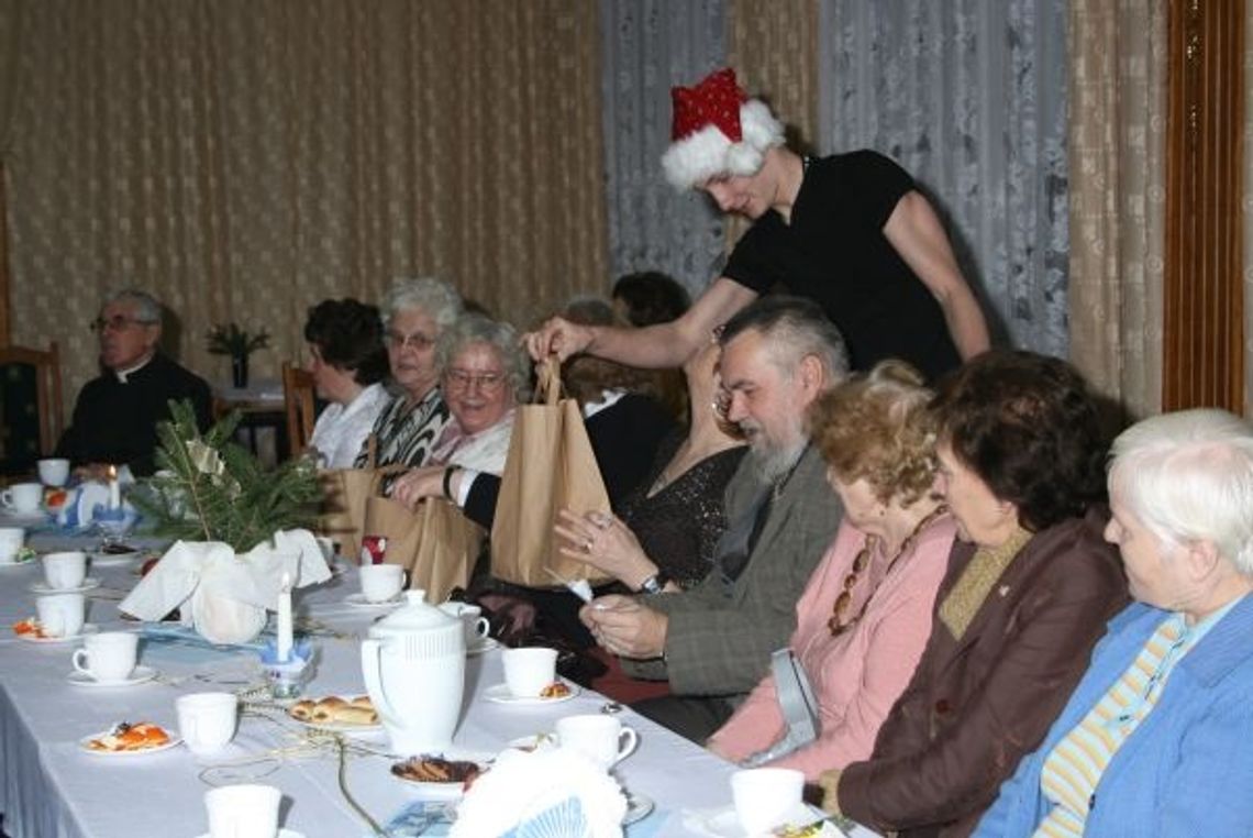 W świątecznej atmosferze - - spotkanie opłatkowe W świątecznej atmosferze - - spotkanie opłatkowe