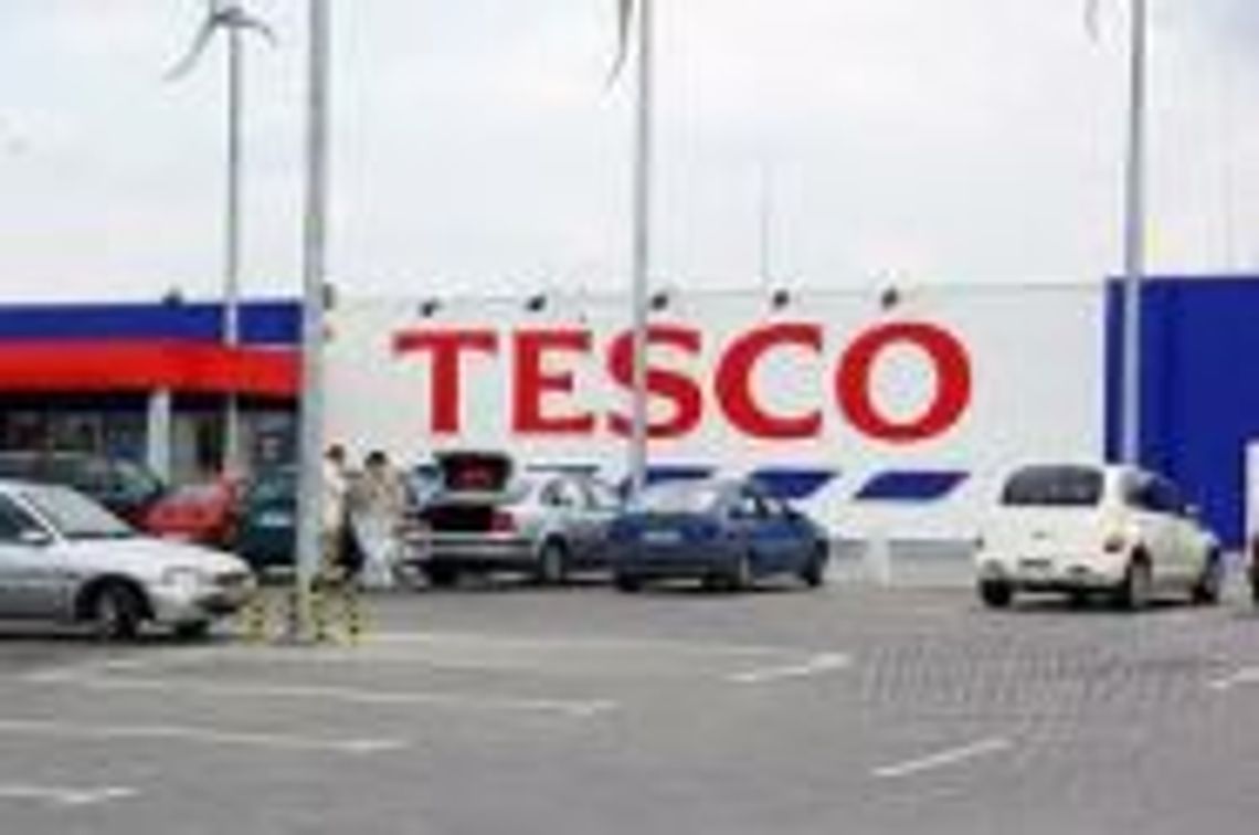 W Tesco wrze - jedna osoba pracuje jak cztery?