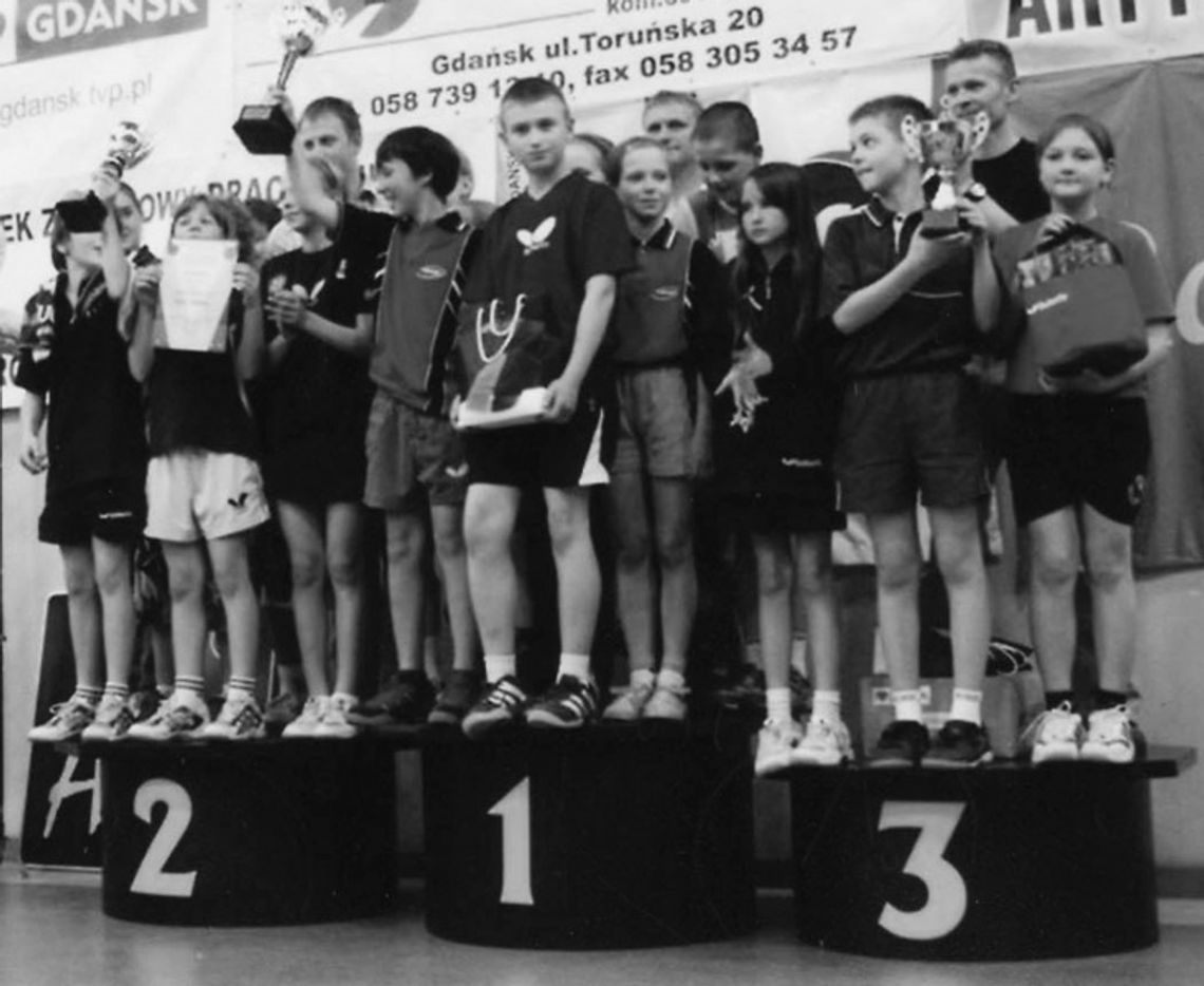 W turnieju tenisa stołowego zwyciężyli gdynianie W turnieju tenisa stołowego zwyciężyli gdynianie