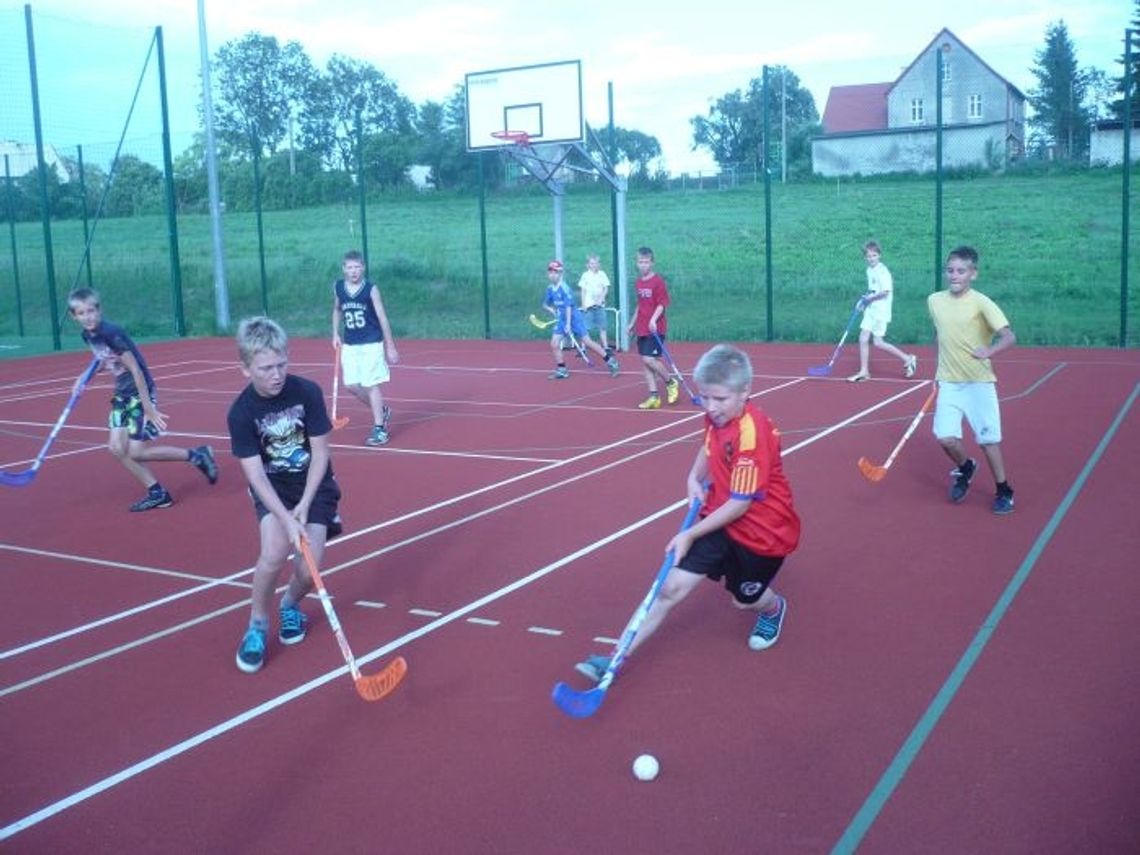 Wakacje na sportowo. Orlik oblegany przez młodzież i dorosłych Wakacje na sportowo. Orlik oblegany przez młodzież i dorosłych