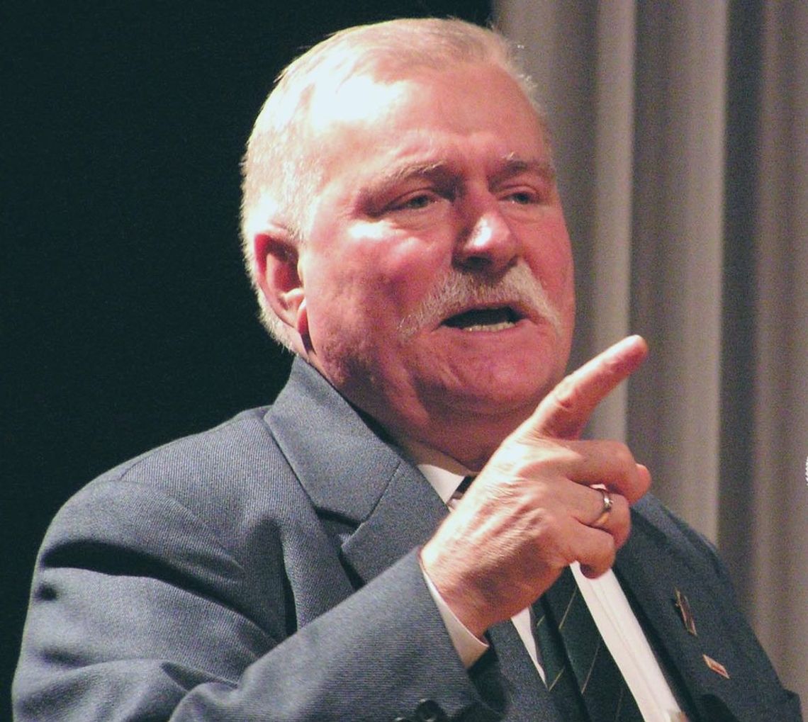 Wałęsa przegrał z Czarneckim - musi przeprosić posła PiS Wałęsa przegrał z Czarneckim - musi przeprosić posła PiS