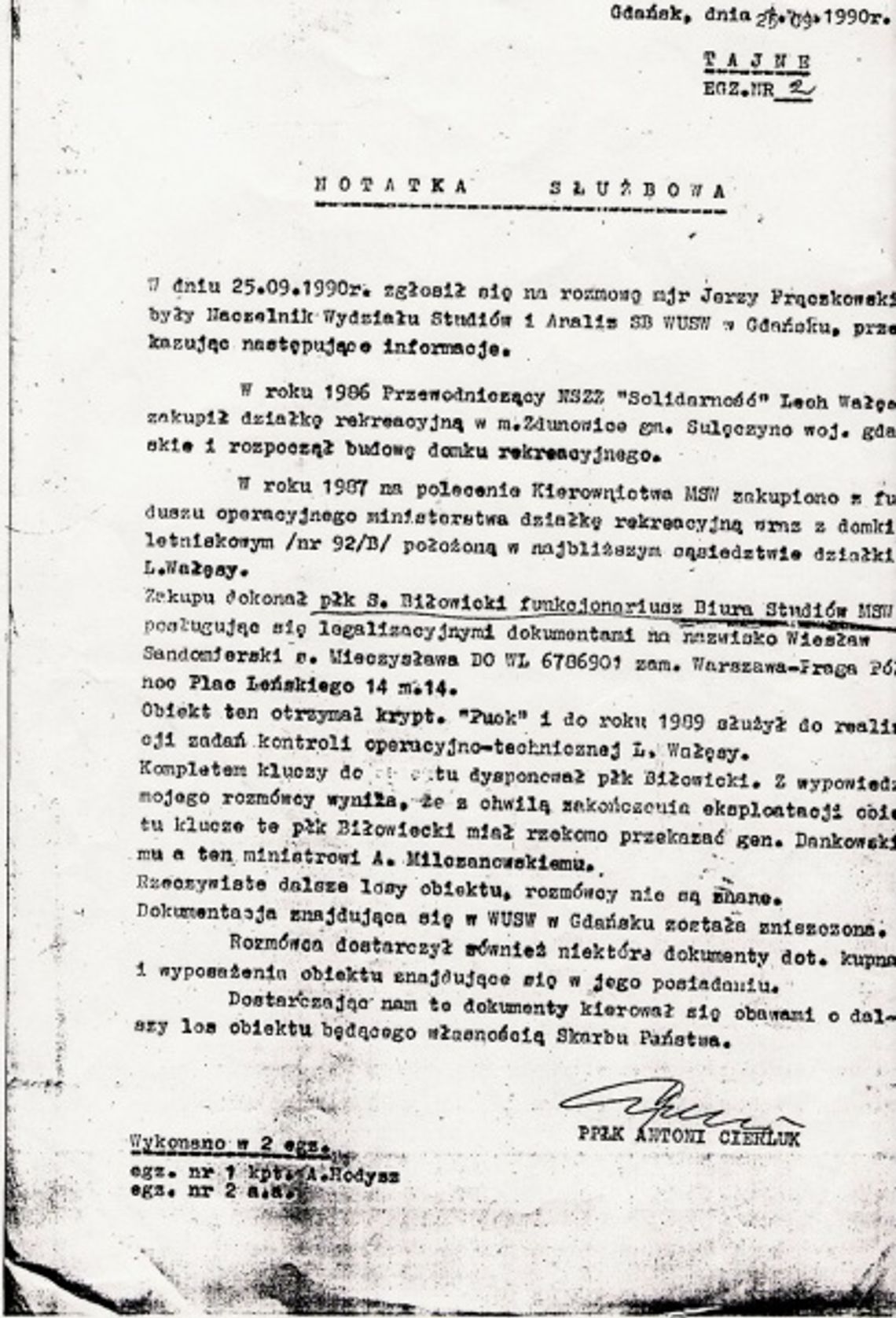 Wałęsa ujawnił tajne dokumenty - notatki UOP Wałęsa ujawnił tajne dokumenty - notatki UOP