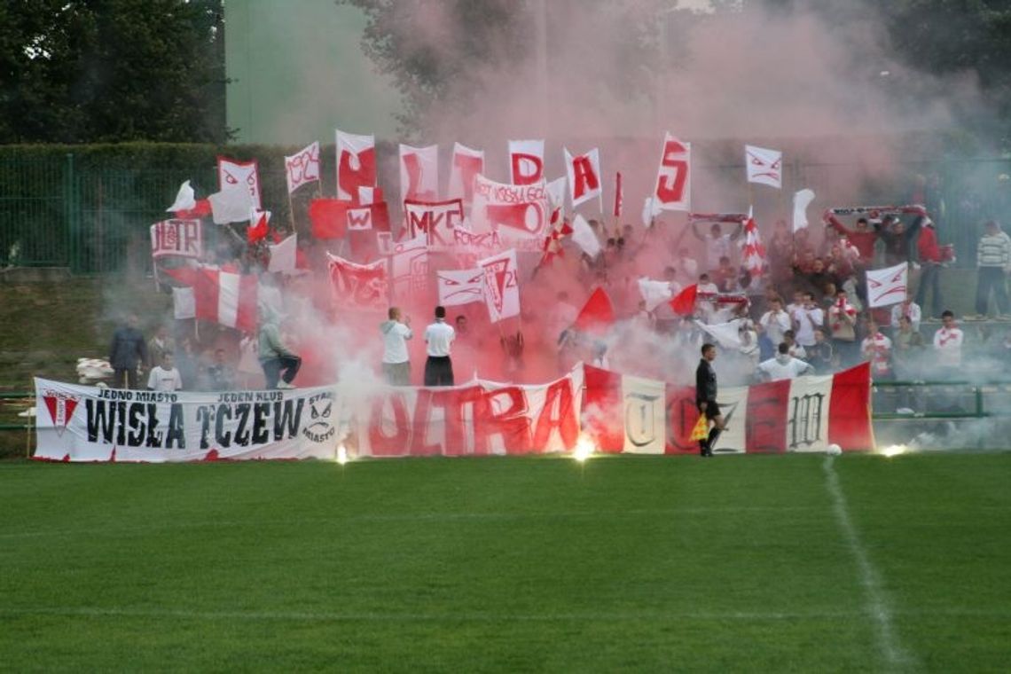 Walki pseudokibiców na stadionie w Tczewie