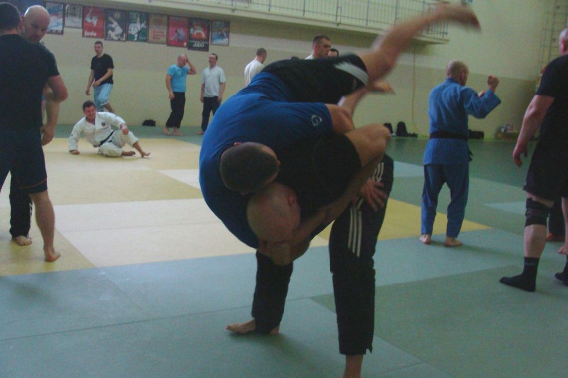 Walki wręcz - dla samoobrony: Kickboxing, Unifight, Combat, Judo, zapasy w stylu wolnym czy Krav Maga