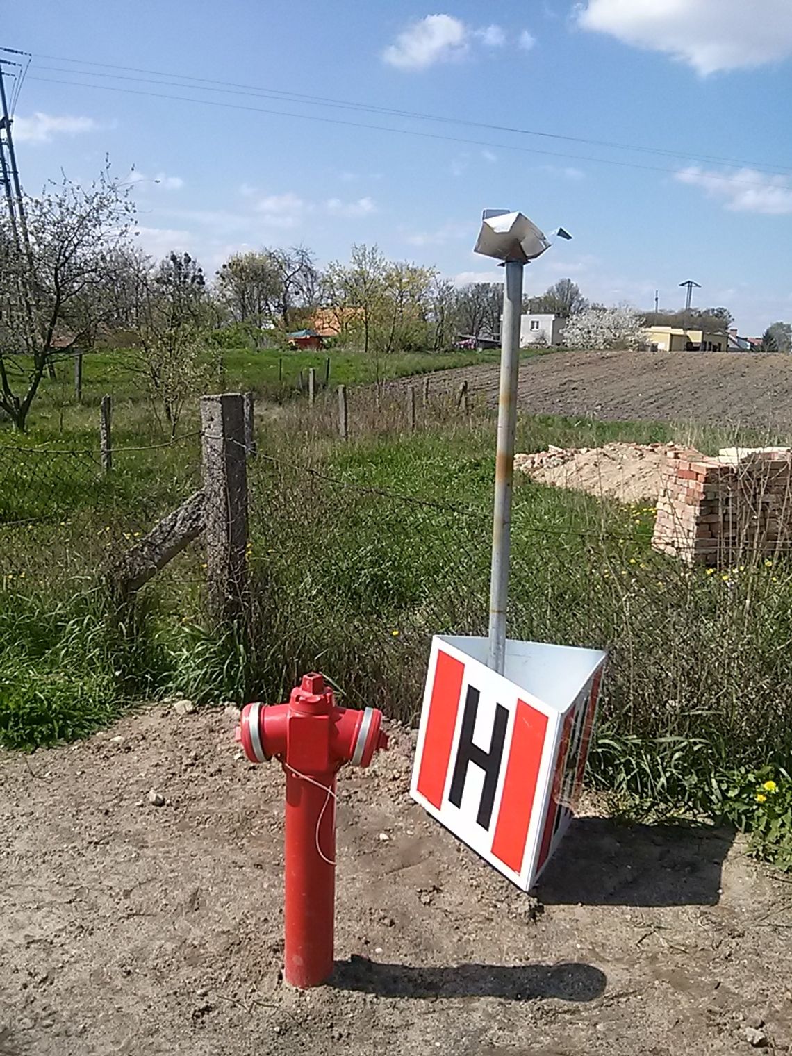 Wandale dali znać o sobie. Już zniszczone oznakowanie 