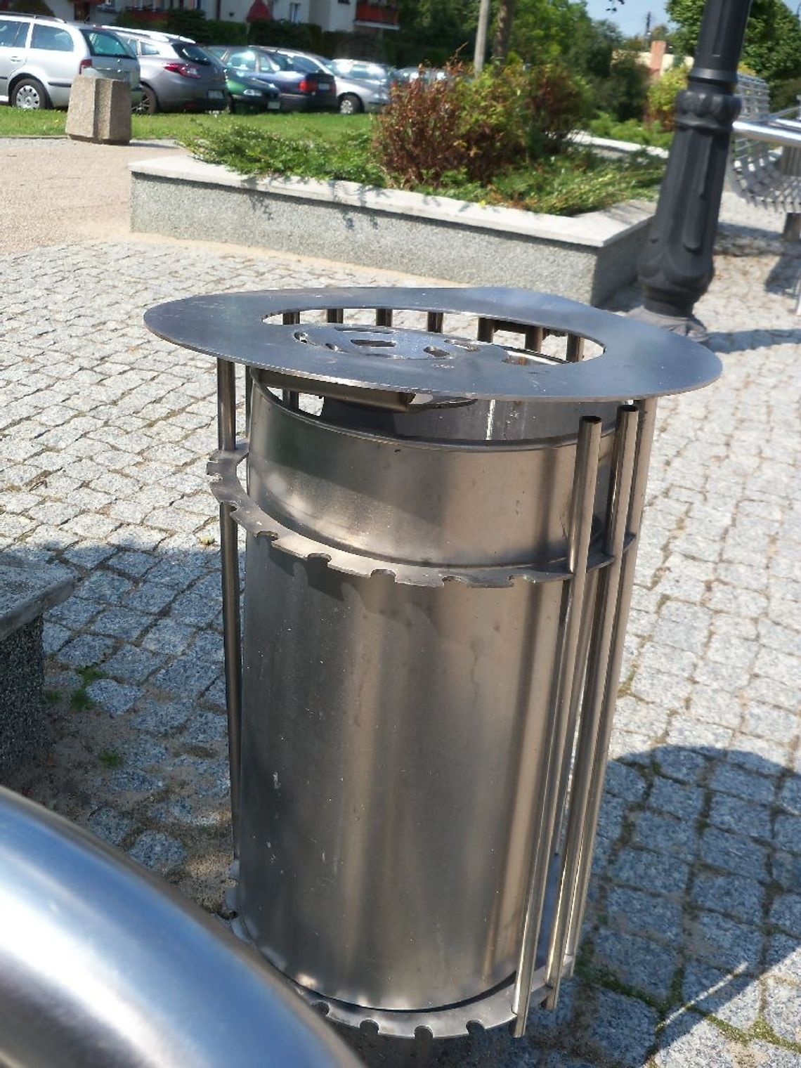 Wandale grasują na pl. Papieskim