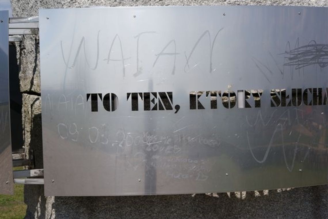 Wandale na Górze Papieskiej Wandale na Górze Papieskiej