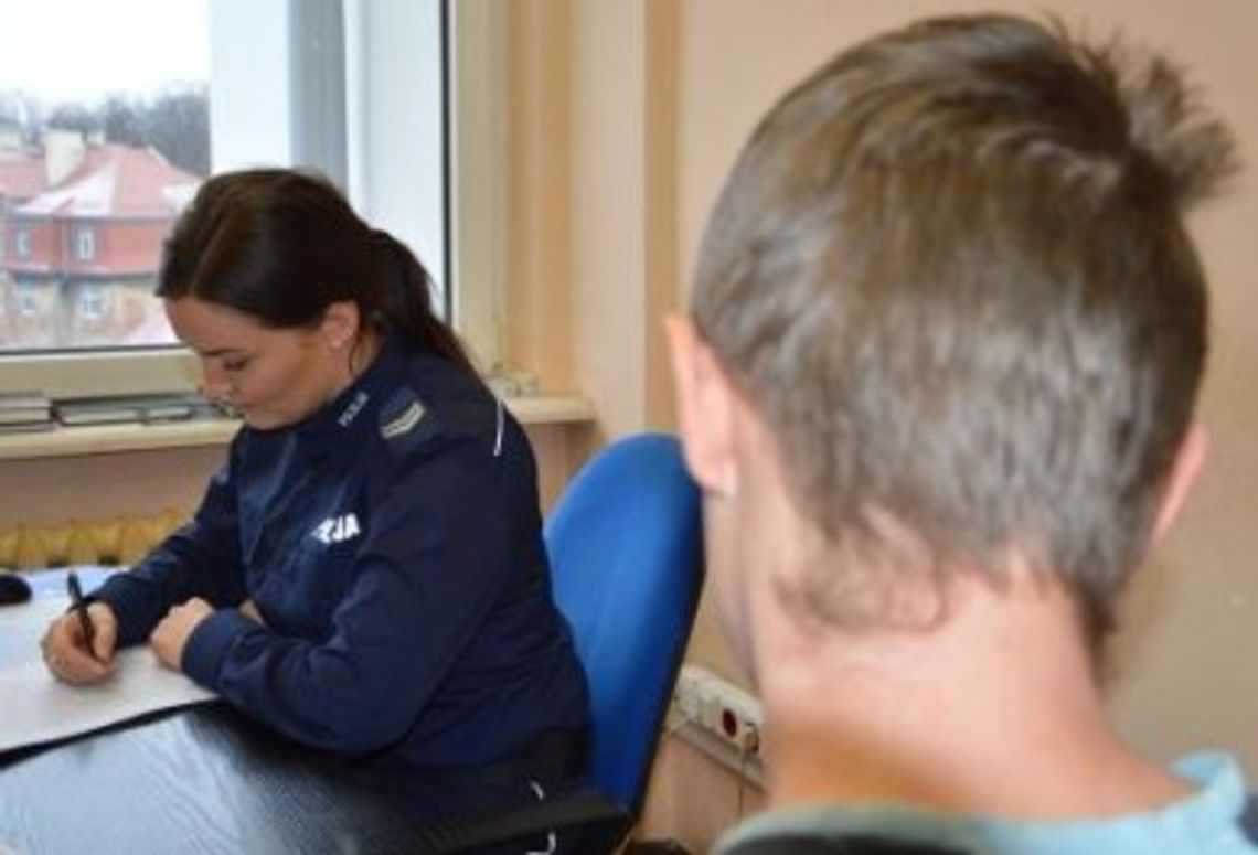 Wandale wyżyli się na autach przy ul. Jedności Narodu Wandale wyżyli się na autach przy ul. Jedności Narodu