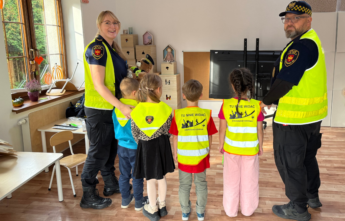 Warto nosić odblaski. Bądź widoczny, dbaj o własne bezpieczeństwo Warto nosić odblaski. Bądź widoczny, dbaj o własne bezpieczeństwo