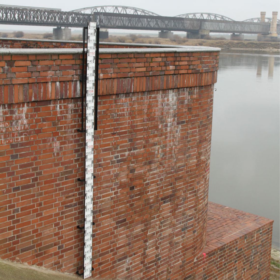 Warto wiedzieć! Nowy wodowskaz na bulwarze. Poziom wody z 1816 r. Warto wiedzieć! Nowy wodowskaz na bulwarze. Poziom wody z 1816 r.